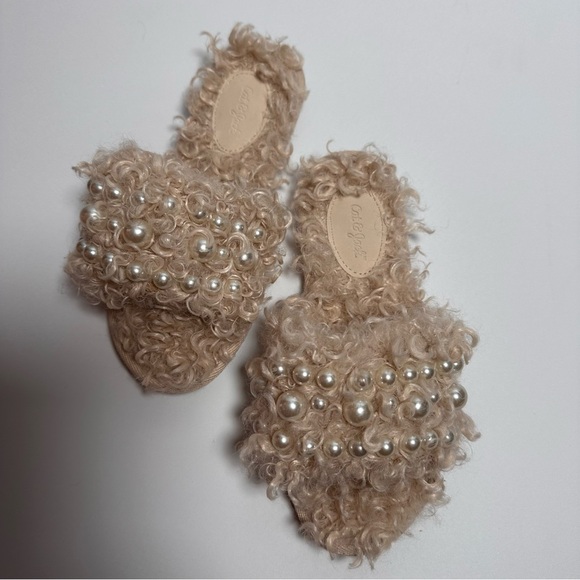 CAT & JACK | Curly Faux Fur with Pearls Kids Slide Slippers (1) - Picture 4 of 5